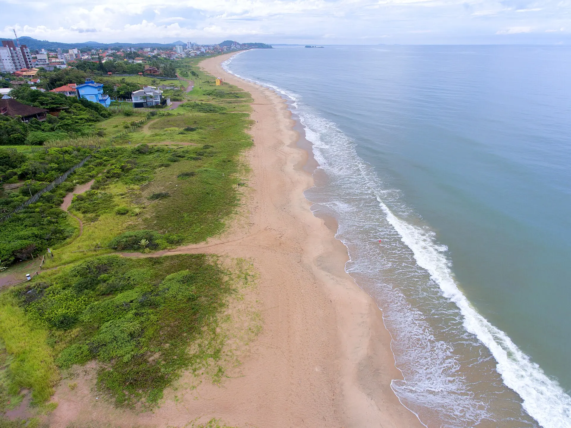 Dunas de restinga e praia em Piçarras